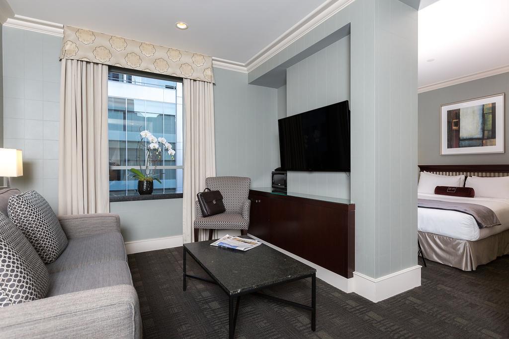 Junior Queen Suite,216036752:JPEG